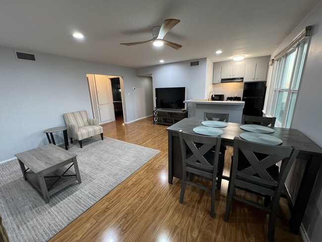 Building Photo - 6726 E Bay Shore Walk