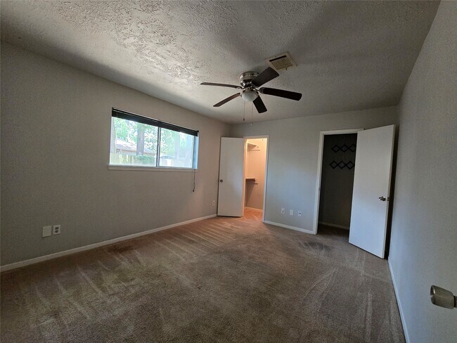 Foto del edificio - 25510 Thistlewaite Ln