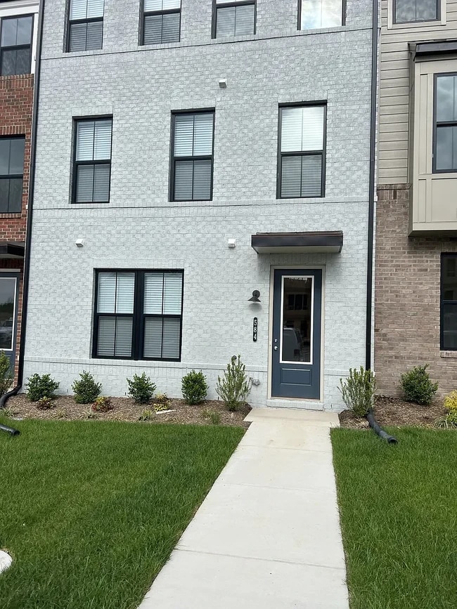 Building Photo - 584 Hazel Dr