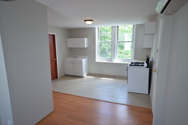 Foto del edificio - 2815 W 25th Pl