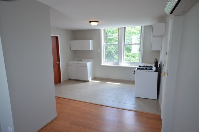 Building Photo - 2815 W 25th Pl
