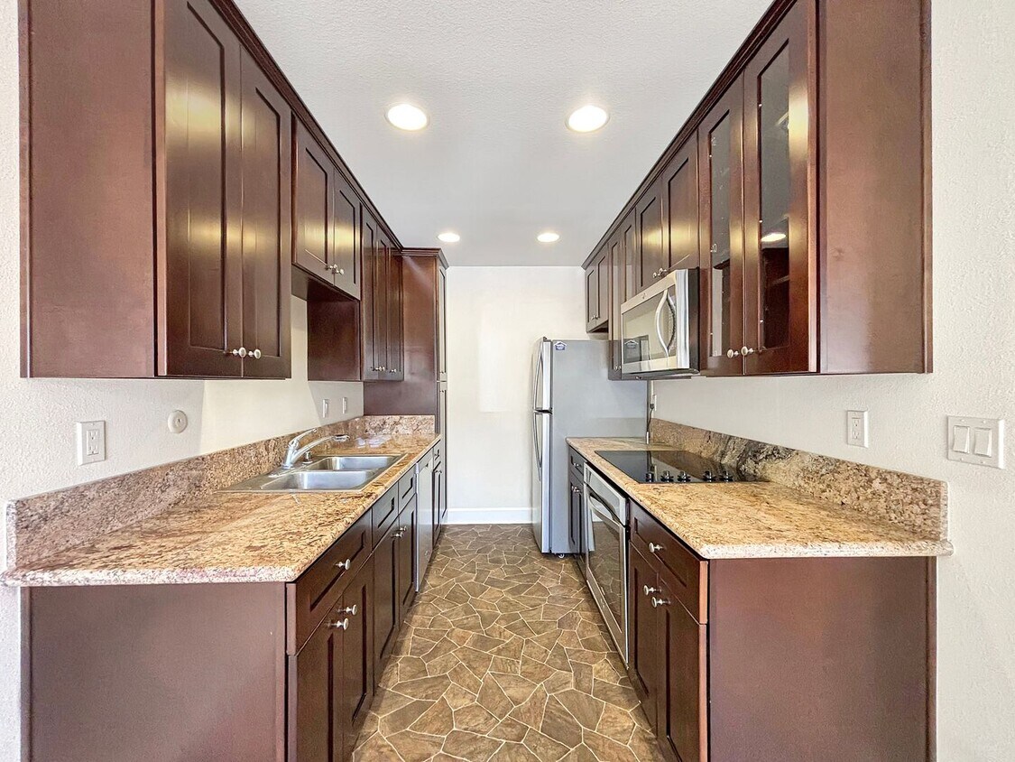 Primary Photo - Upgraded 1B/1BA Condo in La Jolla W/ Parki...