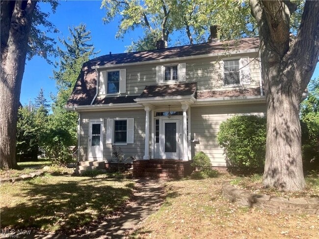 Building Photo - 227 Crescent Dr