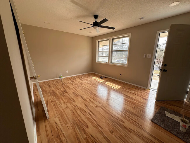 Building Photo - Room in House on Rock Quarry Rd