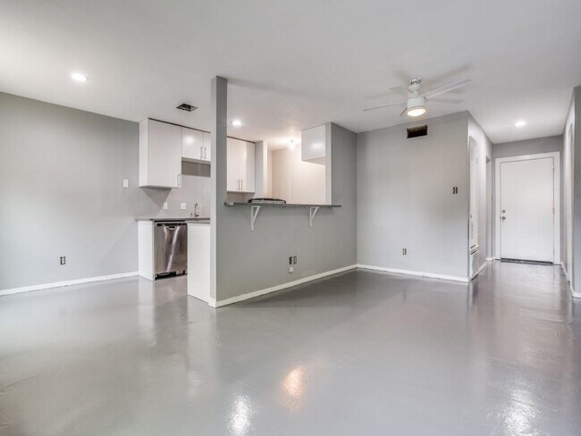 Foto del edificio - 2315 Burleson Rd