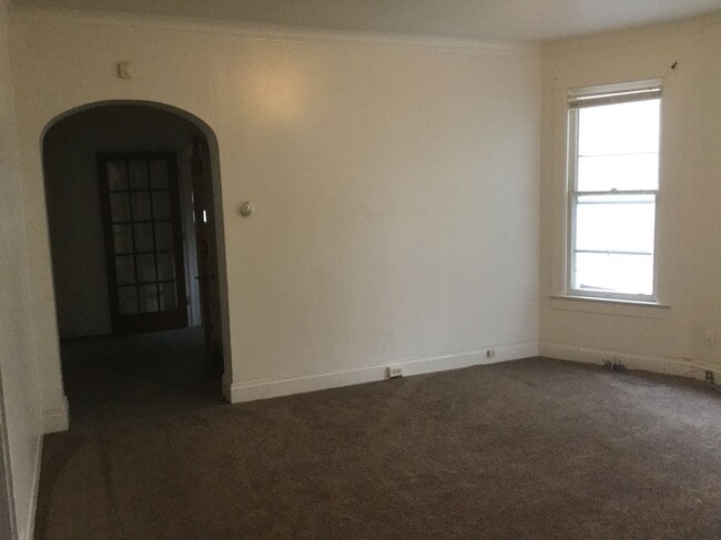 Building Photo - 1708 W Ayres Ave