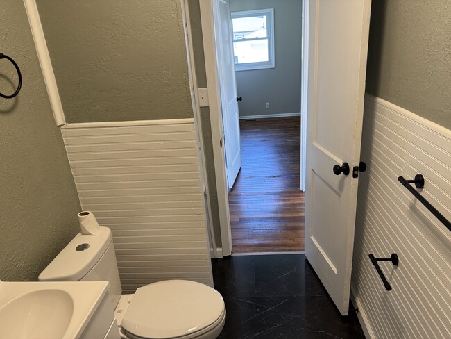 Building Photo - 1420 W Jackson St