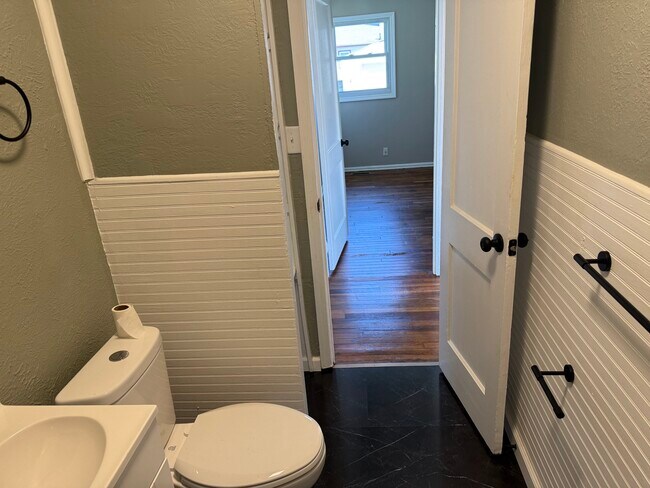 Foto del edificio - 1420 W Jackson St