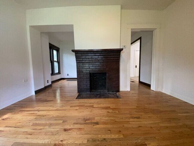 Foto del edificio - FOR RENT - Cute 2 Bedroom House in East Na...