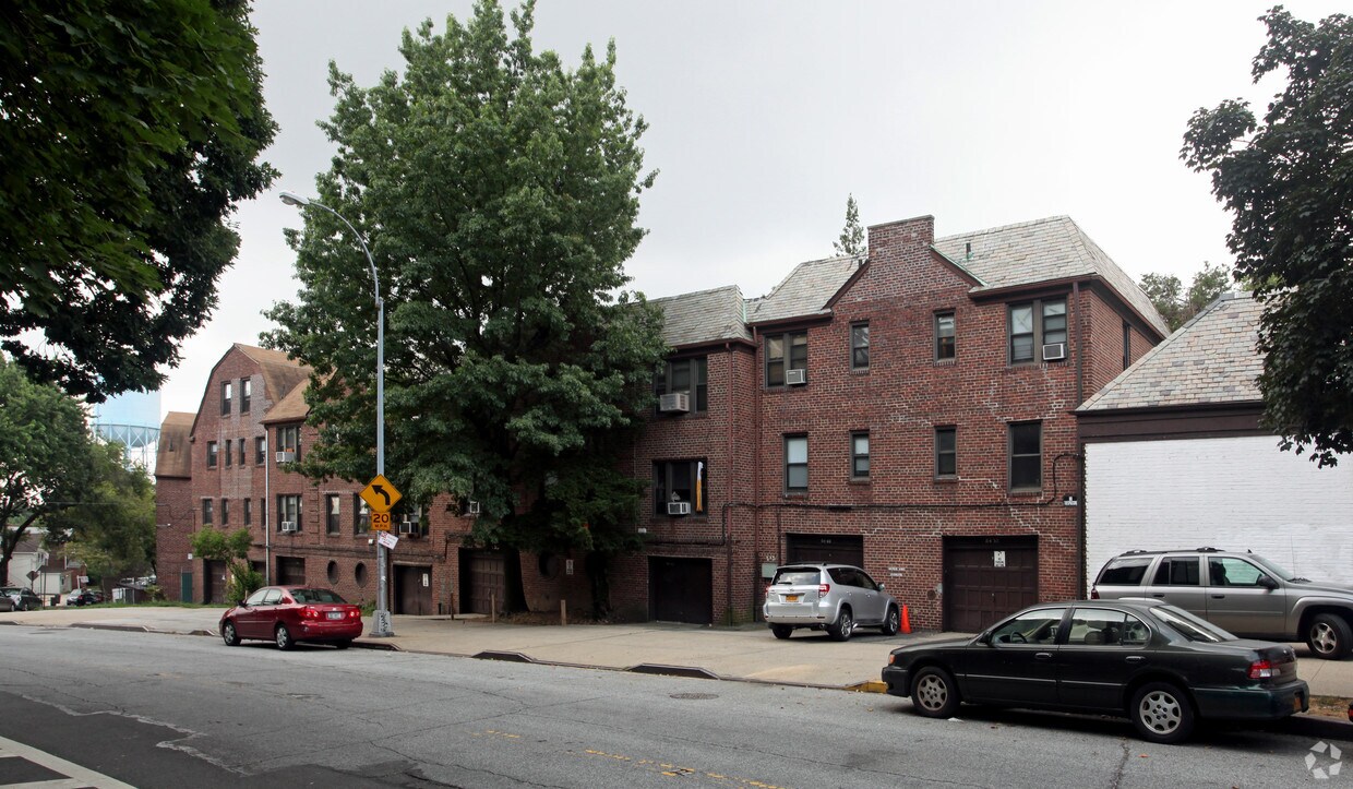Primary Photo - 84-17 125th St