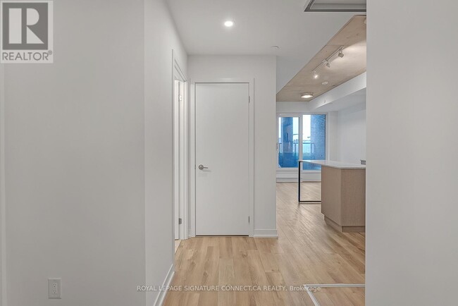 Photo du bâtiment - 213-1808 ST CLAIR Ave