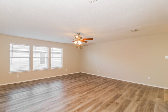 Building Photo - 1707 Crestwood Dr