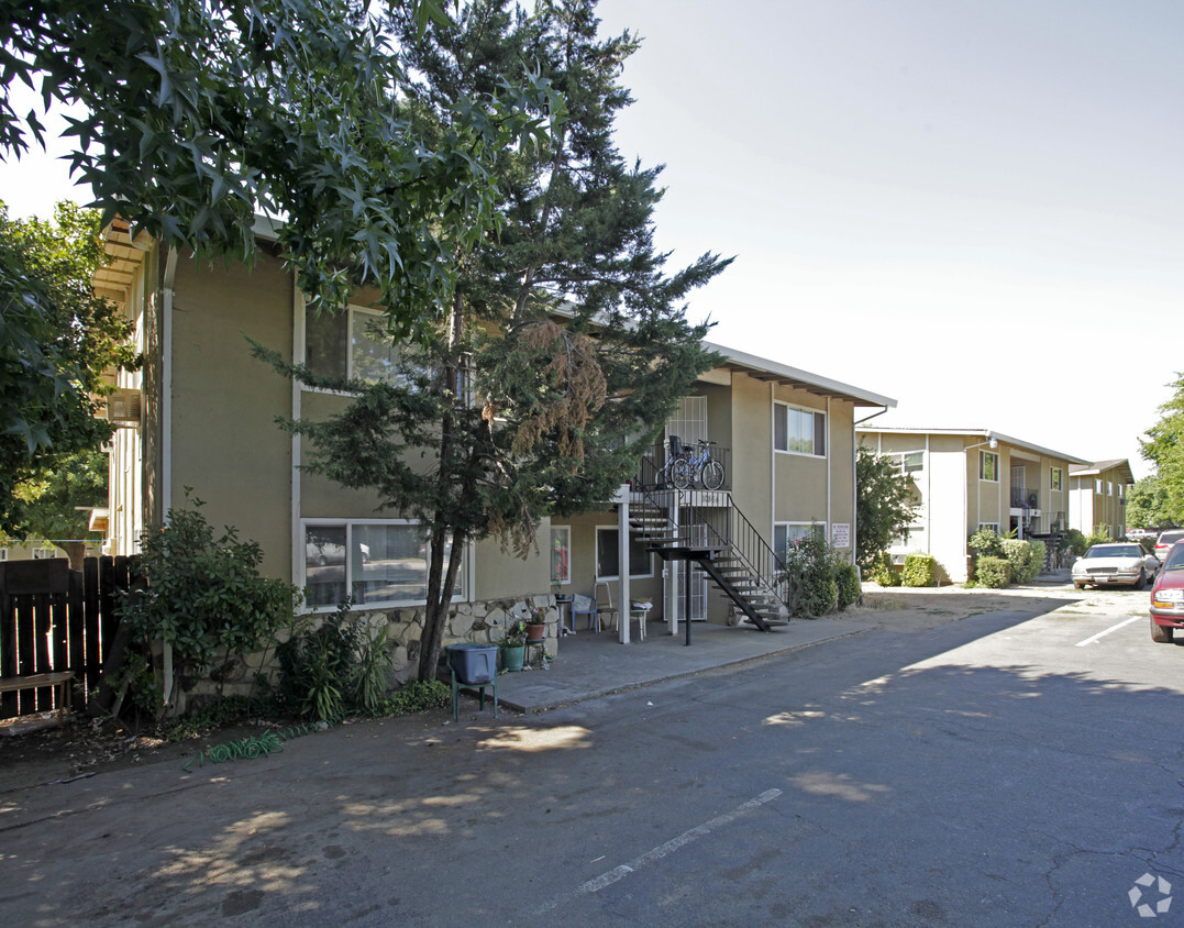 Building Photo - American River Apartments