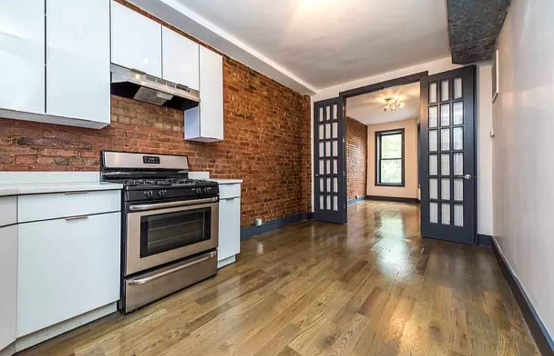 Primary Photo - 17-21-21 Woodbine St
