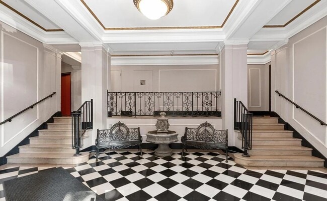 Building Photo - 1615 Kenyon St NW