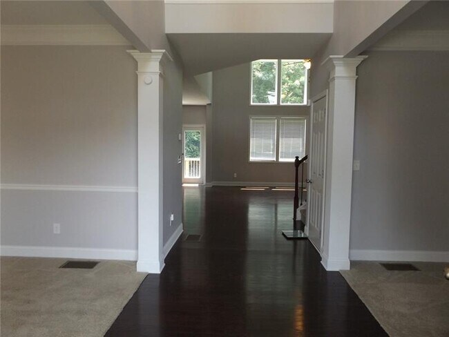 Building Photo - 3288 Wolf Club Ln SW