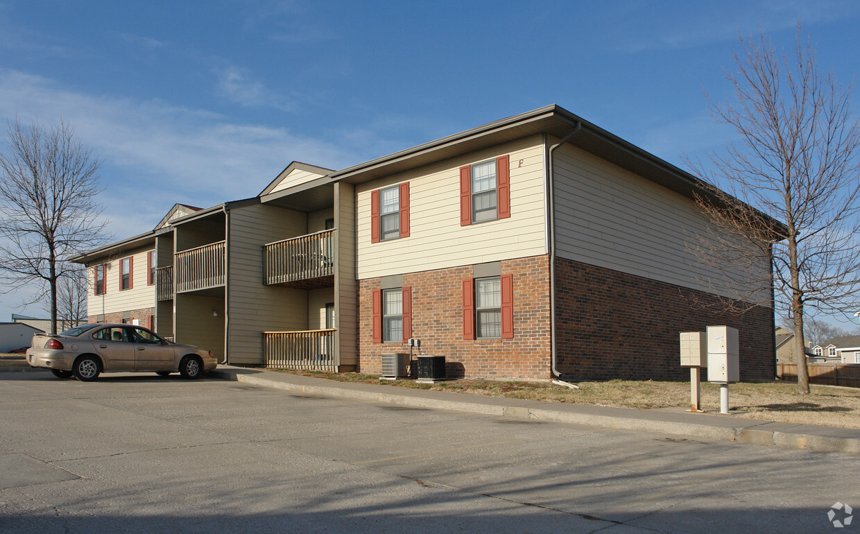 Primary Photo - Laurel Glen Apartments