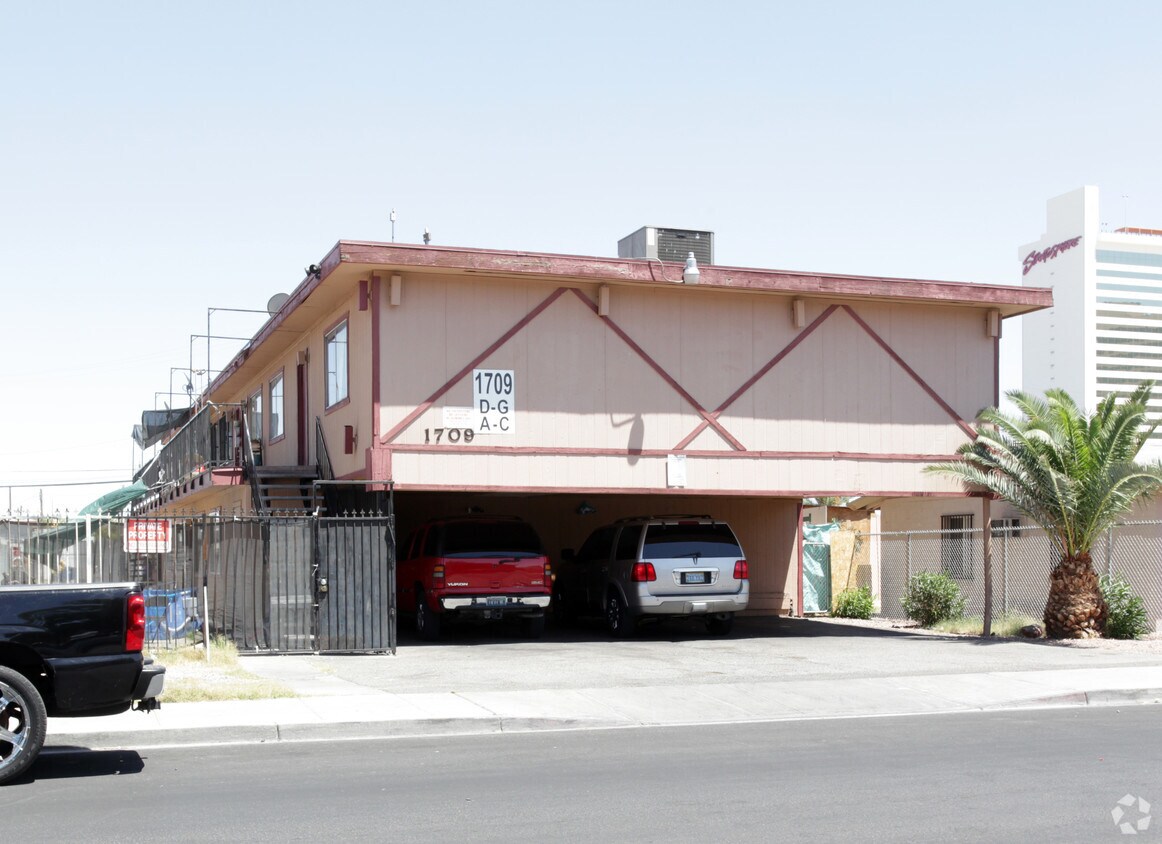 Primary Photo - 1709 Fairfield Ave