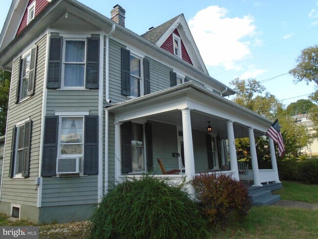 Building Photo - 161 Capon St