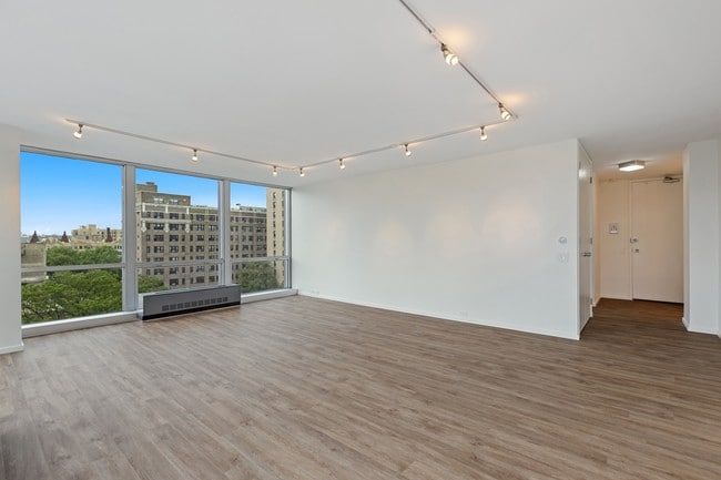 Building Photo - 340 W Diversey Pkwy