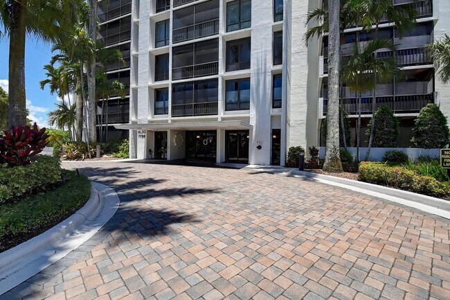 Foto del edificio - 7738 Lakeside Blvd