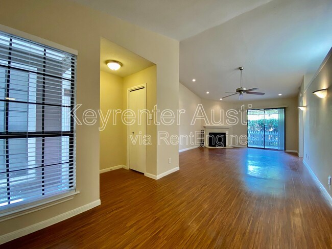 Building Photo - 1601 Faro Dr