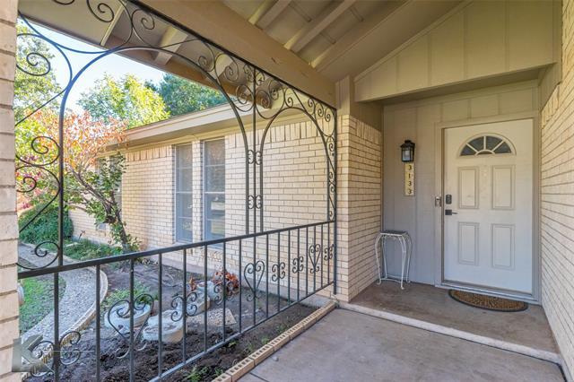 Foto del edificio - 3133 Primrose Dr