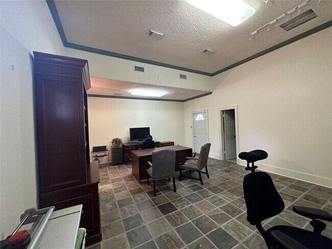 Foto del edificio - 30302 2nd St
