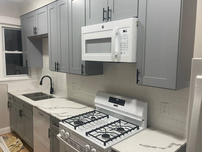Foto del edificio - 3655 N Troy St