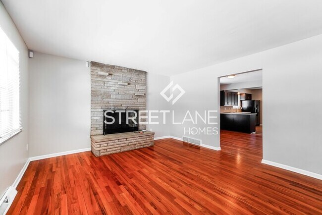 Building Photo - REDUCED! - Now offering $500 off first ful...