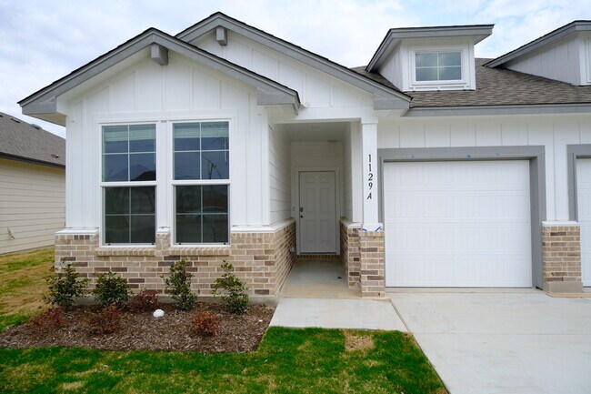 Building Photo - 1129 Stone Vly Rd