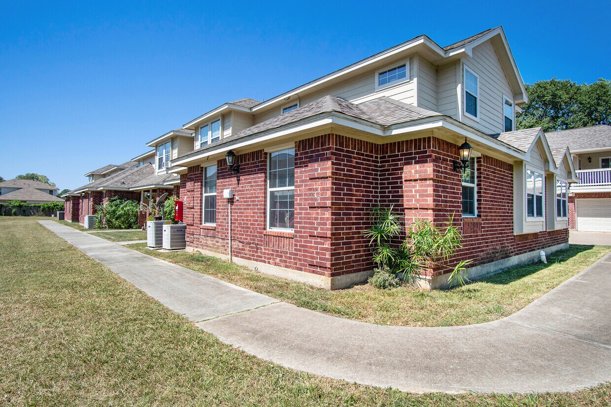 Primary Photo - 1201 Lovett St