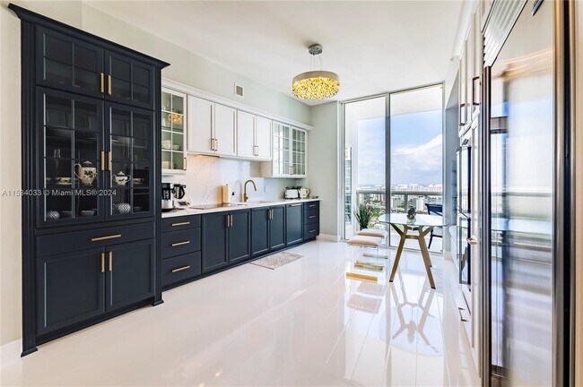 Foto del edificio - 18101 Collins Ave