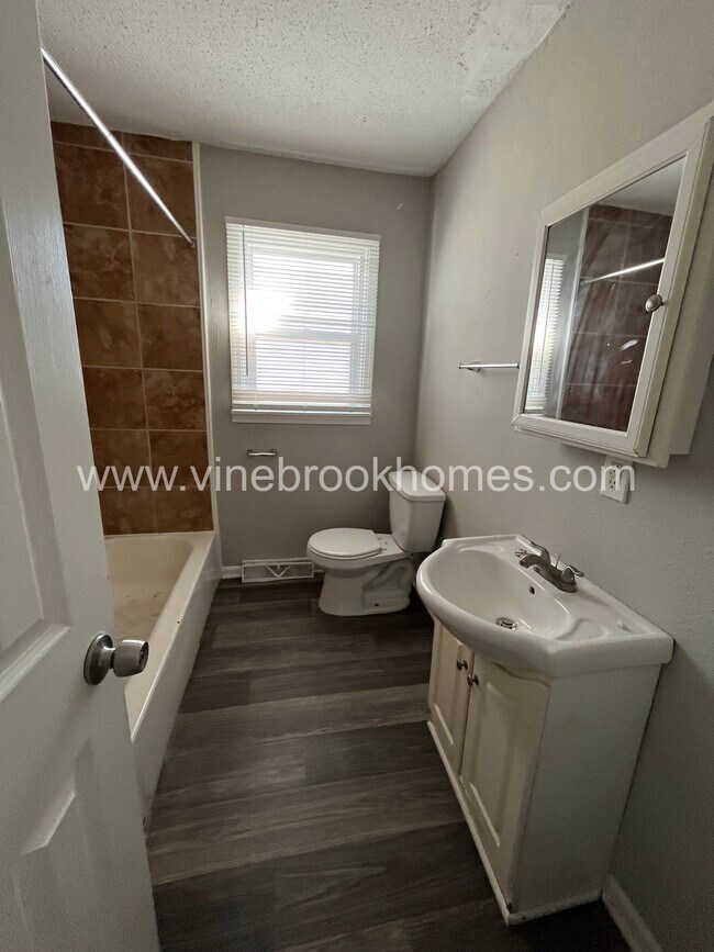 Foto del edificio - 9216 McGee St