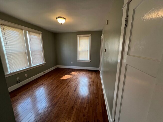 Foto del edificio - 5354 Hunter Ave