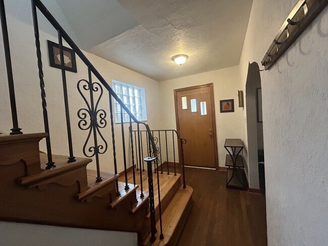 Building Photo - 248 Mansion St