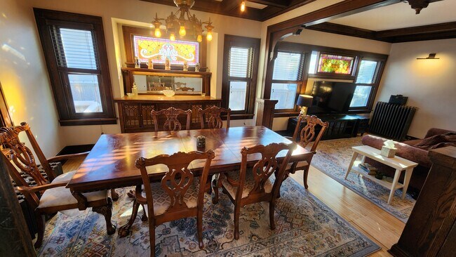 Comedor - 3230 Lyndale Ave N