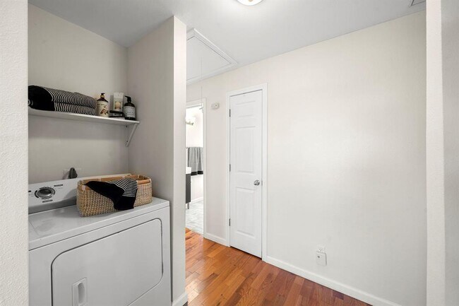 Building Photo - 622 E 27th St