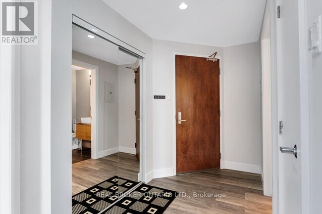 Building Photo - 200 Rideau St