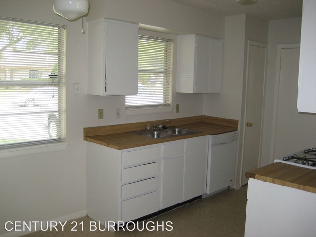 Building Photo - 3 br, 1.5 bath House - 4563 Guadalajara