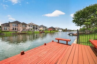 Building Photo - 17927 Sugarloaf Bay Dr