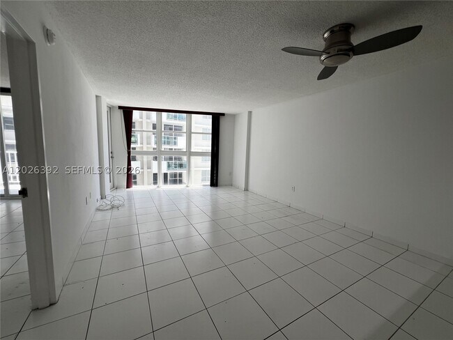 Foto del edificio - 1228 West Dr