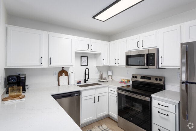 2BR, 2BA - 1,107SF - Kitchen - Harper Flatts