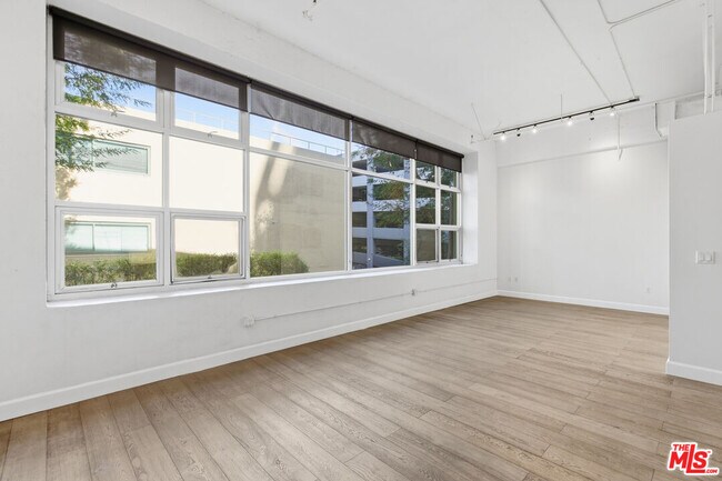 Foto del edificio - 1130 Flower St