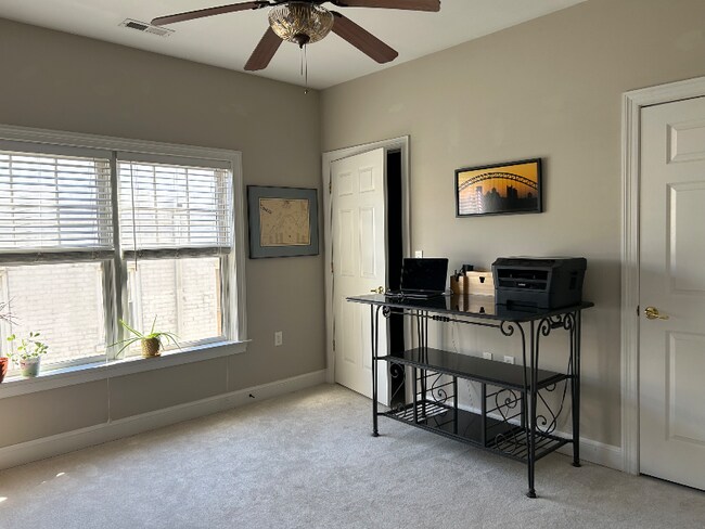 Foto del edificio - 810 W Princess Anne Rd