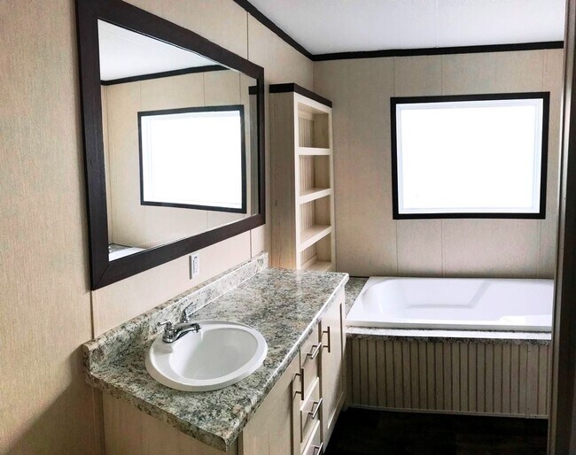 Foto del edificio - New 3 Bedroom, 2 Bath! SUMMER SPECIAL- LIM...