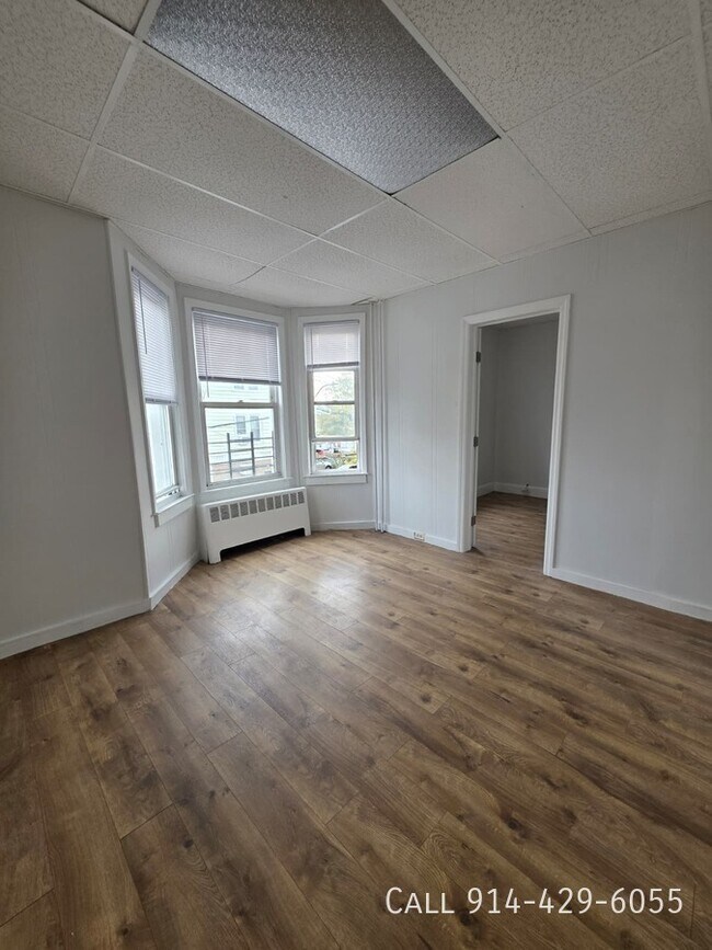 Building Photo - 141 Voss Ave