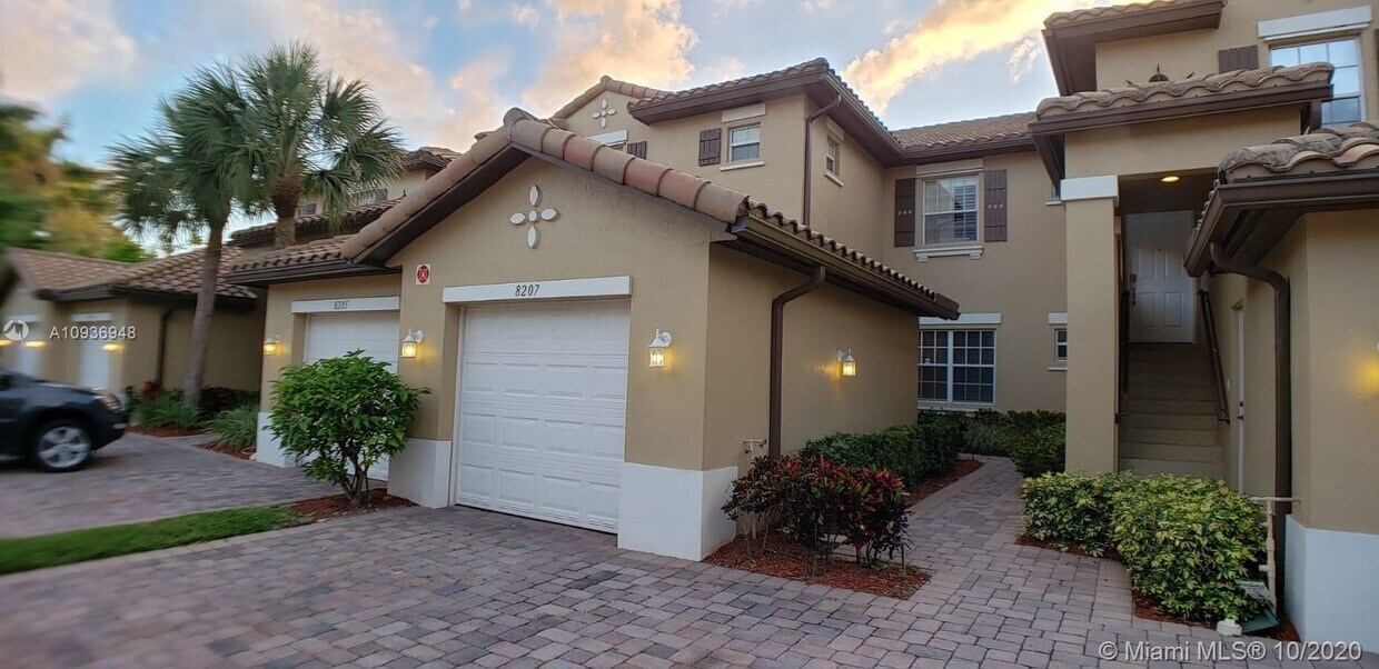 Foto principal - 8202 NW 128th Ln