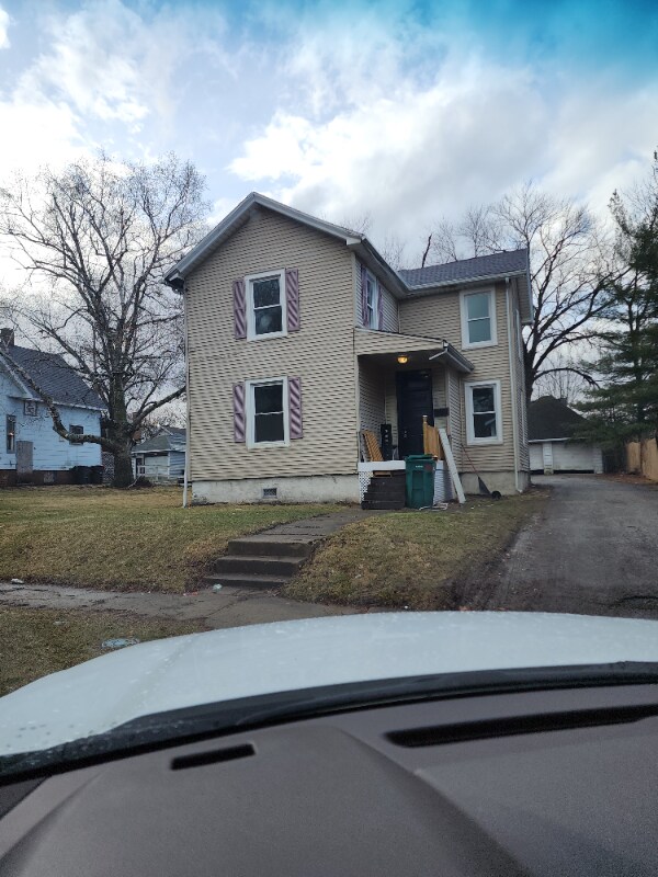 Primary Photo - 118 E Archer Ave