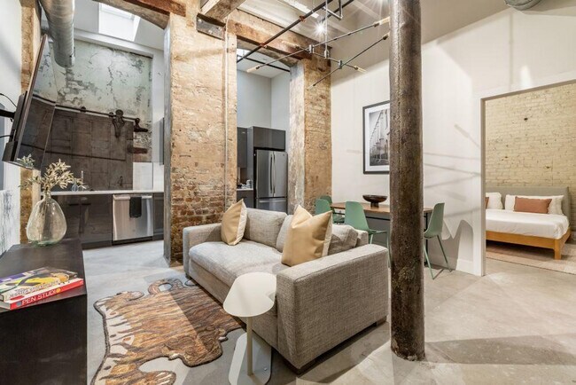 Building Photo - 315 Girod St